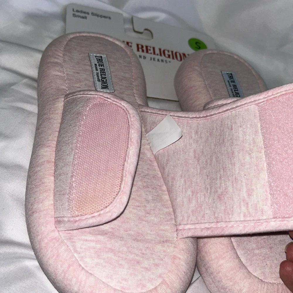True Religion Pink And Gray Horseshoe Adjustable Strap Slide On Slippers - Picture 7 of 12